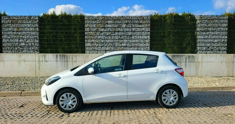 Toyota Yaris cena 32520 przebieg: 164000, rok produkcji 2018 z Radków małe 379